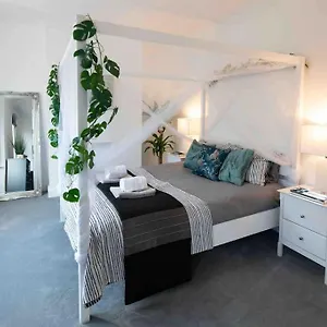 The Life Of Riley Holiday home Brighton