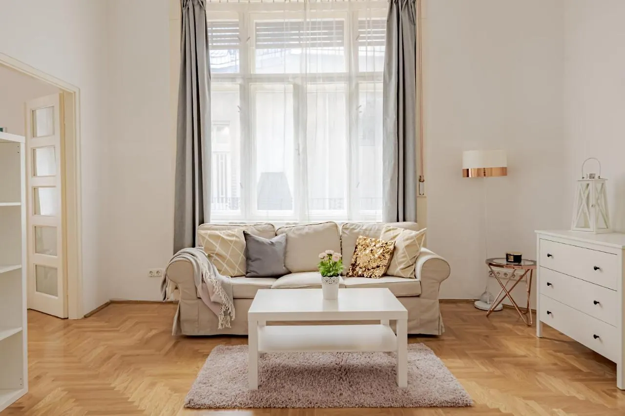 Apartment Vintage Home Next To Central Market Hall Budapest Hungary